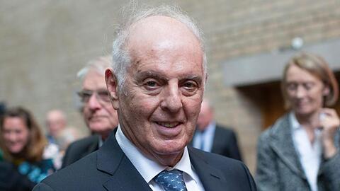 Der Dirigent Daniel Barenboim hat sich trotz der deutschen Verbrechen im Nationalsozialismus ganz bewusst für ein Leben in Deutschland entschieden.
