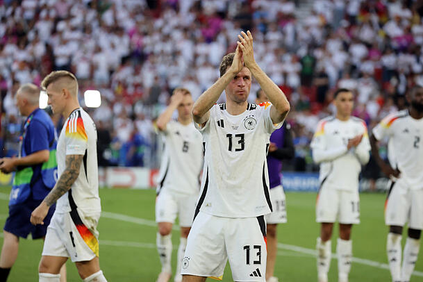 Abschied aus der deutschen Nationalmannschaft III: Thomas Müller beendet mit dem EM-Aus die DFB-Karriere. Abschied aus der deutschen Nationalmannschaft III: Thomas Müller beendet mit dem EM-Aus die DFB-Karriere.