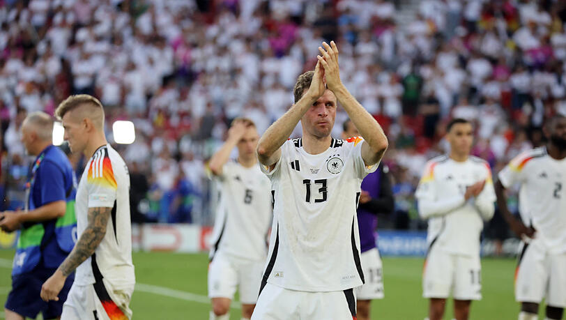 Abschied aus der deutschen Nationalmannschaft III: Thomas Müller beendet mit dem EM-Aus die DFB-Karriere. Abschied aus der deutschen Nationalmannschaft III: Thomas Müller beendet mit dem EM-Aus die DFB-Karriere.