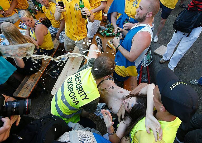 Nacktprotest gegen die EM: Femen wird immer härter.