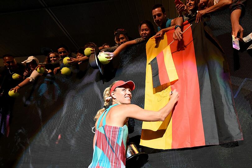"Ich bin ein Grand-Slam-Champion, das klingt so verrückt", sagte Angelique Kerber nach dem 6:4, 3:6, 6:4 im Finale der Australian Open gegen Titelverteidigerin Serena Williams (USA). Die Bilder des Wahnsinns-Finale...