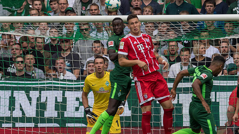 NIKLAS SÜLE NOTE 3
Nach seinem Debüt-Treffer beim 3:1 gegen Leverkusen zeigte der Innenverteidiger erneut eine sehr solide Leistung. Sehr umsichtig und immer bedacht, ruhig und einfach zu klären und hinten raus zu spielen. Wenn Martínez und Boateng wieder fit sind, droht jedoch die Bank.