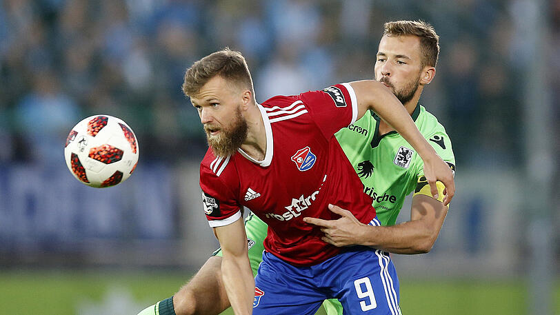 Konkurrenten in der Dritten Liga: Hachings Stephan Hain (li.) und Löwen-Kapitän Felix Weber.