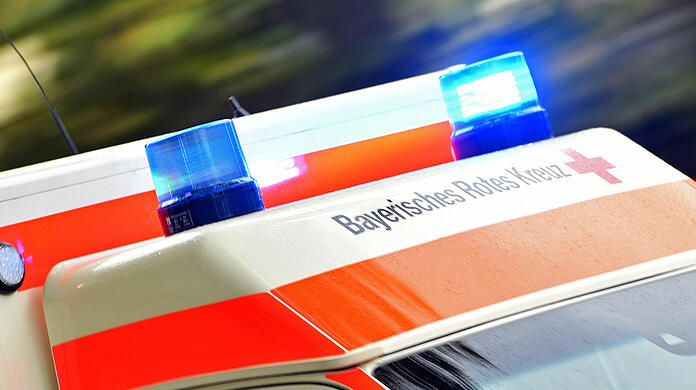 Der Rettungsdienst war im Einsatz, um die Kinder mit Blick auf mögliche Verletzungen zu untersuchen. (Symbolbild)