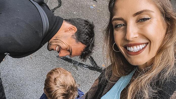 Cathy und Mats Hummels holen Sohn Ludwig aus dem Kindergarten ab