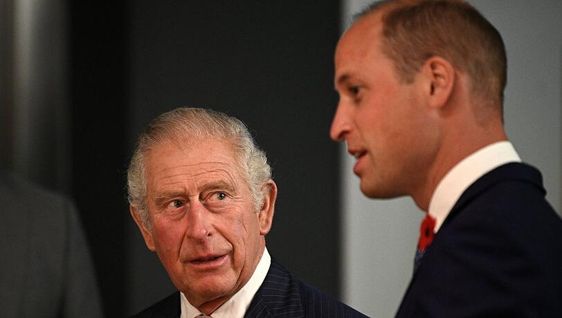 Prinz Charles und Prinz William vertreten die Queen.