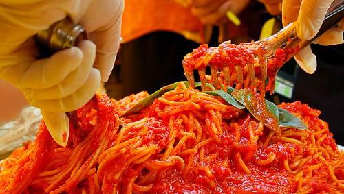 Al dente schmecken Nudeln richtig lecker. Manche Wirte aber zaubern auch eine Woche später leckere Gerichte daraus – selbst wenn die Teigwaren schon richtig ranzig sind. Al dente schmecken Nudeln richtig lecker. Manche Wirte aber zaubern auch eine Woche später leckere Gerichte daraus – selbst wenn die Teigwaren schon richtig ranzig sind.