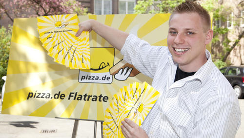 Der Nürnberger Wirtschaftsstudent Steven Herron (23) gewann eine Pizza-Flatrate bei der Internet-Plattform StudiVZ. Der Nürnberger Wirtschaftsstudent Steven Herron (23) gewann eine Pizza-Flatrate bei der Internet-Plattform StudiVZ.