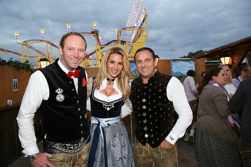Wirt Peter Lingnau (Fisch Bäda) mit Christian Abt und Ehefrau Sandra beim Hummeressen-Hummavaria