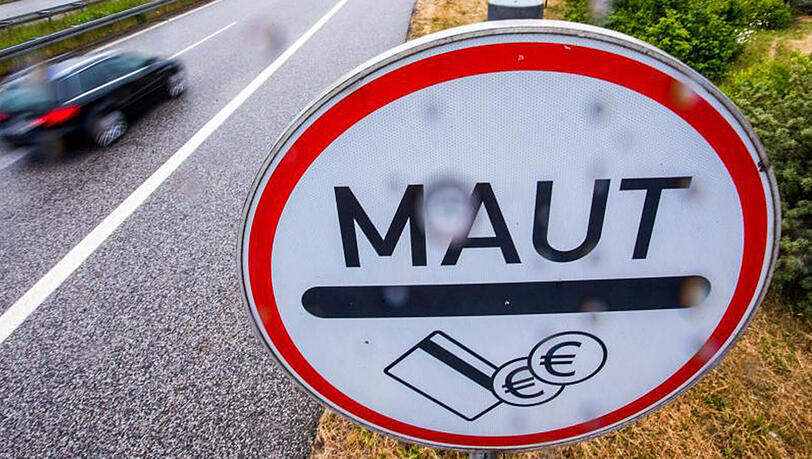 Die Pkw-Maut verstößt laut einem Bundestagsgutachten gegen EU-Recht. Die Pkw-Maut verstößt laut einem Bundestagsgutachten gegen EU-Recht.