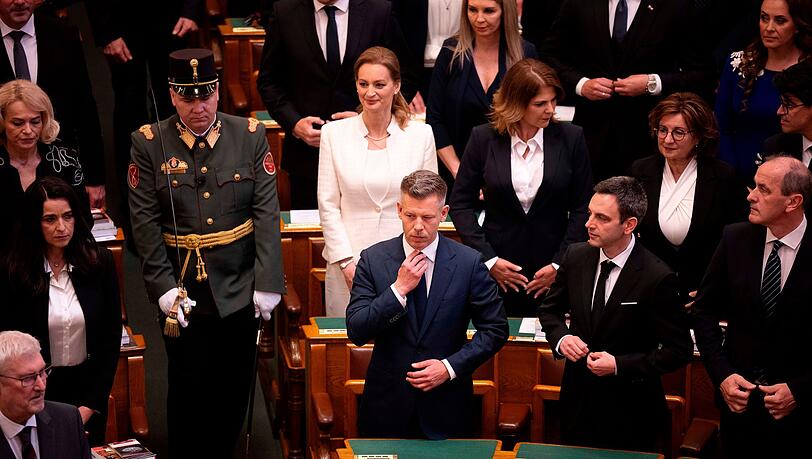 Ungarns Parlament hat den bürgerlichen Politiker Peter Magyar zum neuen Ministerpräsidenten gewählt. Ungarns Parlament hat den bürgerlichen Politiker Peter Magyar zum neuen Ministerpräsidenten gewählt.