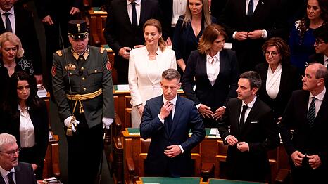 Ungarns Parlament hat den b&uuml;rgerlichen Politiker Peter Magyar zum neuen Ministerpr&auml;sidenten gew&auml;hlt.