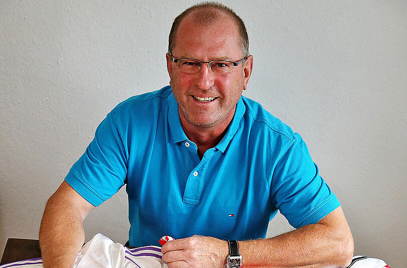 Ex-Fußballer Andreas Bielau hat zahlreiche Fußballtrikots europäischer Spitzenklubs gesammelt - das des AS Rom fehlt...