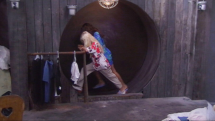 Jetzt duscht auch Schill nackt. Die Bilder von Tag 5 bei Promi Big Brother.