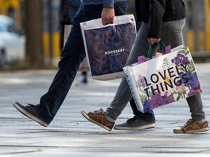 Mehr Geld zu Einkaufen: Die meisten Arbeitnehmer in Deutschland haben in 2018 Gehaltserhöhungen über der Inflationsrate erhalten.