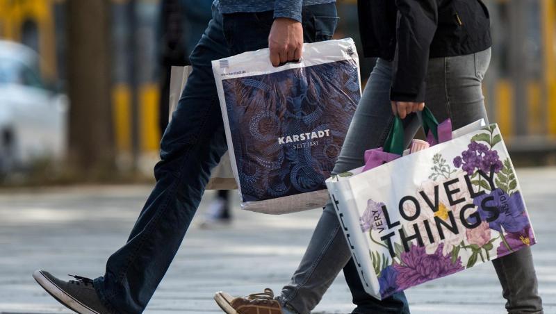 Mehr Geld zu Einkaufen: Die meisten Arbeitnehmer in Deutschland haben in 2018 Gehaltserhöhungen über der Inflationsrate erhalten. Mehr Geld zu Einkaufen: Die meisten Arbeitnehmer in Deutschland haben in 2018 Gehaltserhöhungen über der Inflationsrate erhalten.