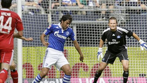 "Ich bin begeistert": Paul Breitner freut sich, dass Superstars wie Raul den Weg in die Bundesliga finden.