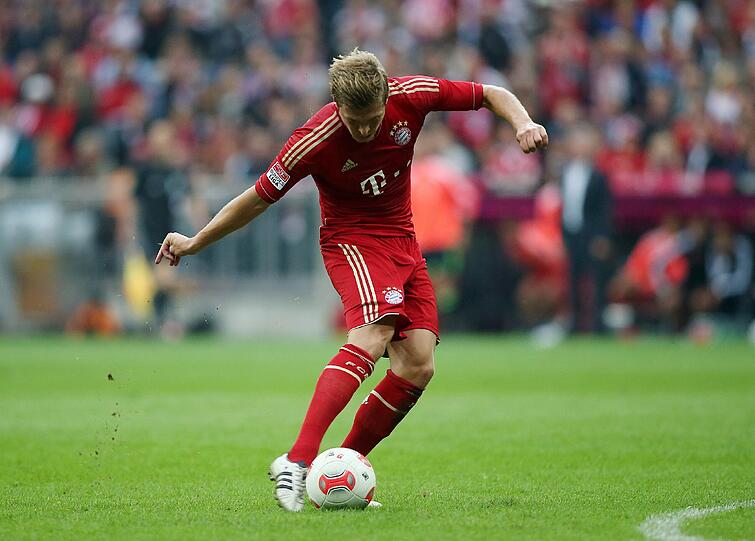 Mit 6:1 gegen Stuttgart verteidigt der FC Bayern die Tabellenführung - und legt den besten Saisonstart seit fünf Jahren hin.