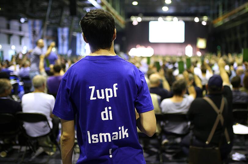 Die Bilder von der Mitgliederversammlung der Münchner Löwen im Zenith.