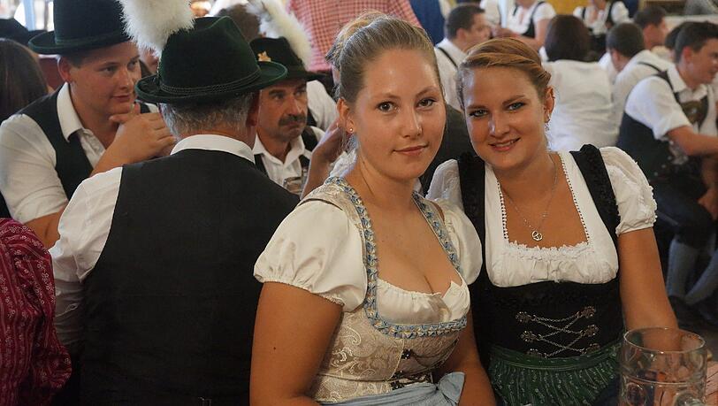 Der Festzug, der Anstich, die Gäste: So schön ist's beim Aubinger Herbstfest. Der Festzug, der Anstich, die Gäste: So schön ist's beim Aubinger Herbstfest.