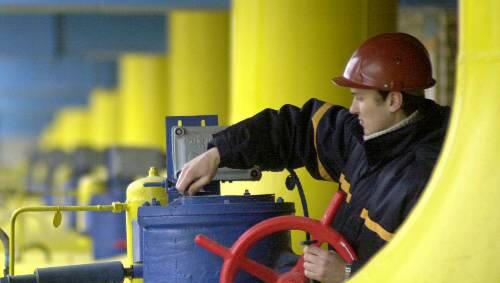 Arbeiter in einem ukrainischen Erdgas-Depot: Ähnlich wie Westeuropa bezieht auch die Ukraine rund ein Fünftel seines Gases aus Russland. Jetzt ist die Quelle versiegt. Arbeiter in einem ukrainischen Erdgas-Depot: Ähnlich wie Westeuropa bezieht auch die Ukraine rund ein Fünftel seines Gases aus Russland. Jetzt ist die Quelle versiegt.