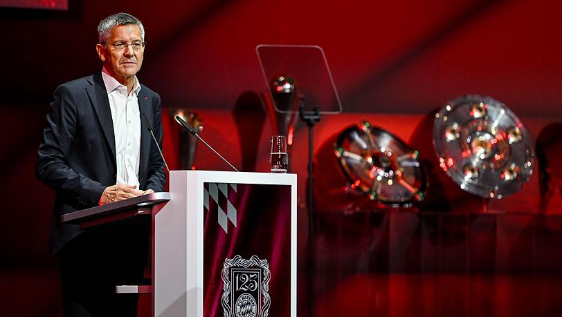 Präsident Herbert Hainer auf der Jahreshauptversammlung des FC Bayern. Zu Gast auf dem AZ-Sofa sprach er unter anderem über den Anteil von Vincent Kompany am Erfolg des Vereins