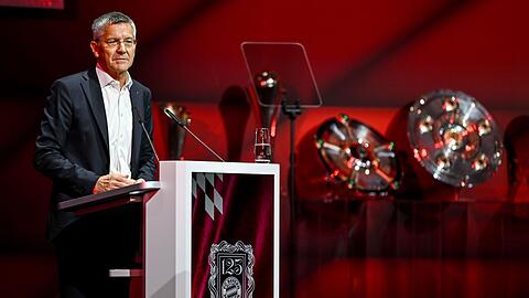 Präsident Herbert Hainer auf der Jahreshauptversammlung des FC Bayern. Zu Gast auf dem AZ-Sofa sprach er unter anderem über den Anteil von Vincent Kompany am Erfolg des Vereins