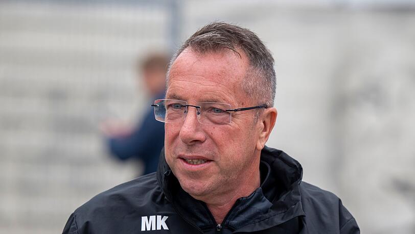 Trainer Kauczinski hofft auf einen Heimerfolg. (Archivbild)