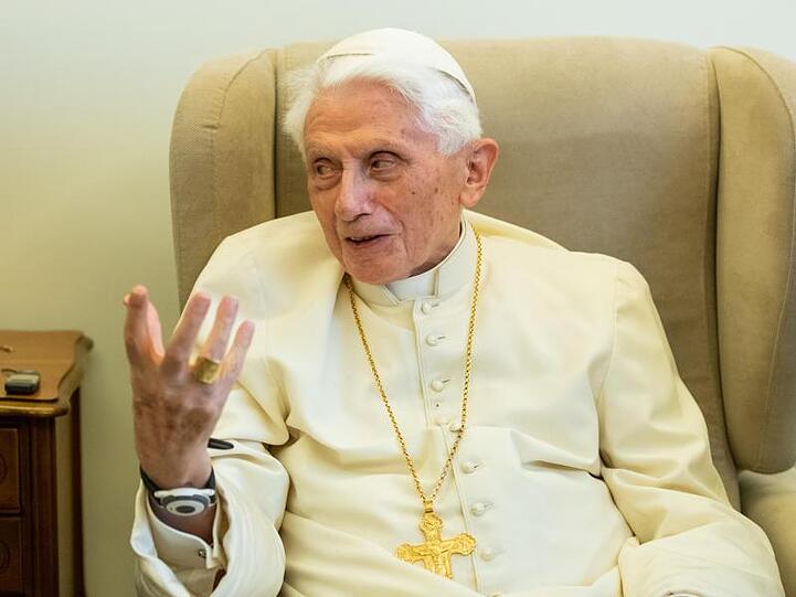 Der emeritierte Papst Benedikt XVI. Foto: Daniel Karmann/Archivbild