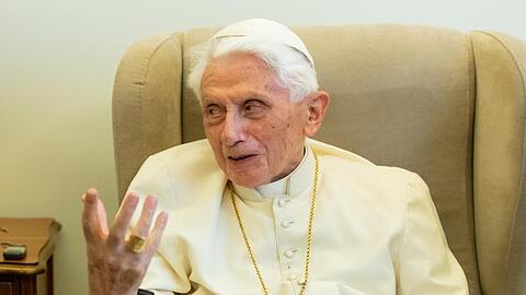 Der emeritierte Papst Benedikt XVI. Foto: Daniel Karmann/Archivbild