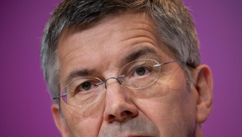 Herbert Hainer, Präsident des FC Bayern München, aufgenommen während einer Pressekonferenz.