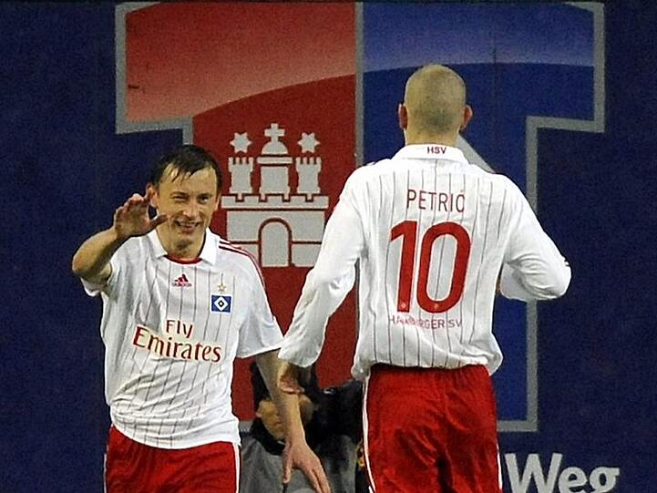 Olic und Petric wollen den HSV zum ersten Titel seit 22 Jahren schießen. Jetzt stehen die Hamburger im Halbfinale des Uefa-Cups.