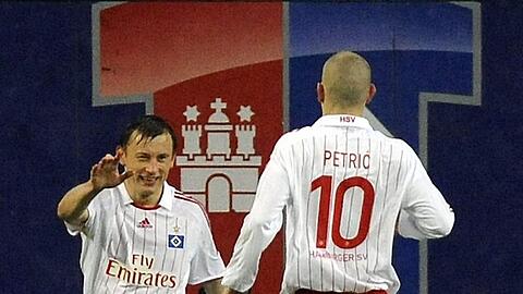 Olic und Petric wollen den HSV zum ersten Titel seit 22 Jahren schießen. Jetzt stehen die Hamburger im Halbfinale des Uefa-Cups.