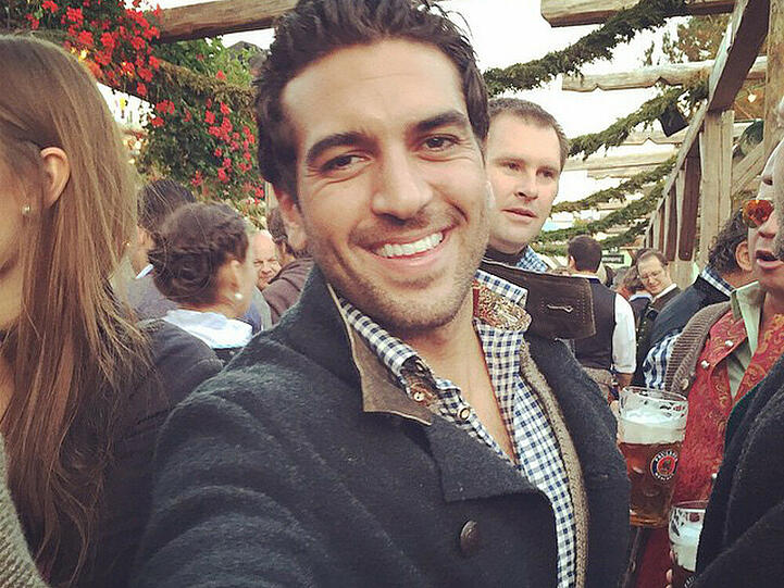 Wiesn-Selfie: Elyas M'Barek in Tracht
