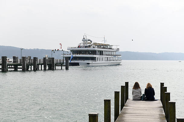 Auch am Starnberger See nimmt die Flotte wieder ihren Betrieb auf.