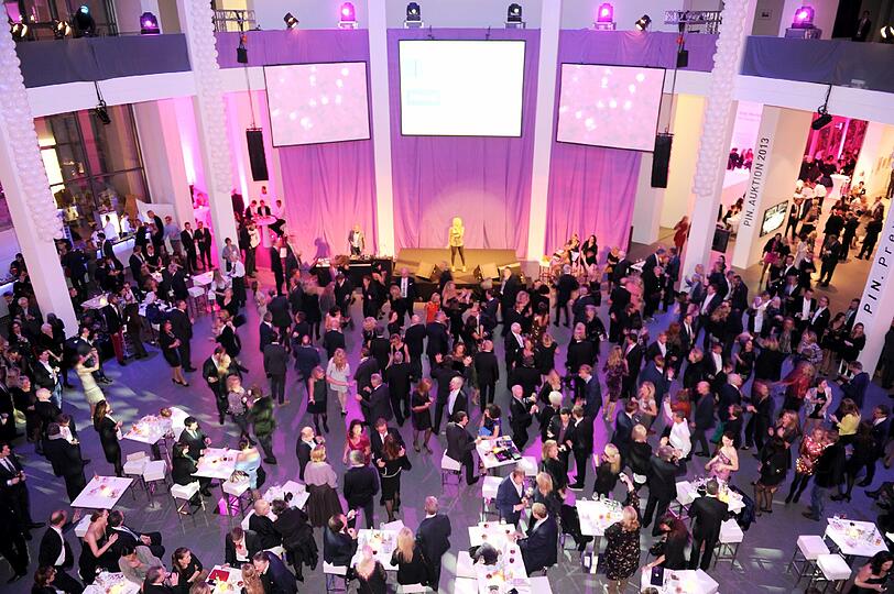 Die Münchner Society traf sich am Samstag in der Pinakothek der Moderne zur Pin-Party.