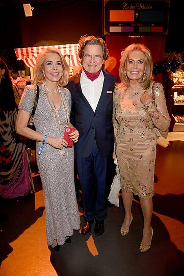 Gabriele Renate Inaara Prinzessin zu Leiningen (l) und ihre Mutter Renate Thyssen-Henne (r) und der Verleger Florian Langenscheidt ließen sich die Feier ebenfalls nicht entgehen.