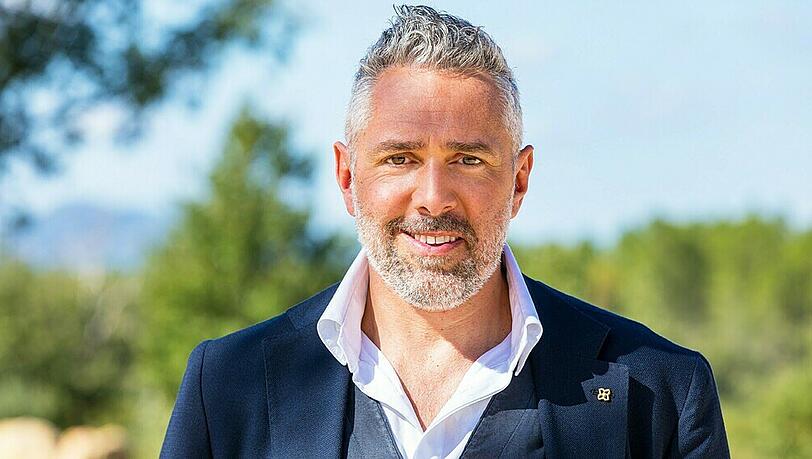 "In First Dates Hotel" lädt Roland Trettl Singles in die Provence ein. "In First Dates Hotel" lädt Roland Trettl Singles in die Provence ein.