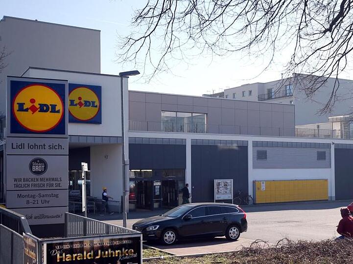 Oben wohnen, unten einkaufen: Auf dem Dach der Lidl-Filiale an der Bornholmer Straße in Berlin sind Wohnungen enstanden.