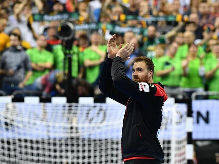 Applaus: DHB-Keeper Andreas Wolff nach dem Sieg gegen Korea.