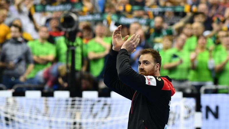 Applaus: DHB-Keeper Andreas Wolff nach dem Sieg gegen Korea. Applaus: DHB-Keeper Andreas Wolff nach dem Sieg gegen Korea.