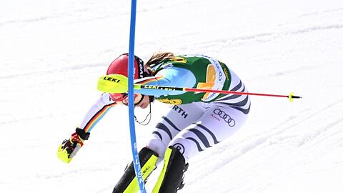 Schneller als ihr Schatten? Lena Dürr startet am Wochenende im finnischen Levi in die Slalom-Saison. Anfang des Jahres war die Münchnerin bei Olympia in Peking nur knapp an einer Medaille vorbeigeschrammt. Trotzdem war es der "geilste Tag" ihrer Karriere