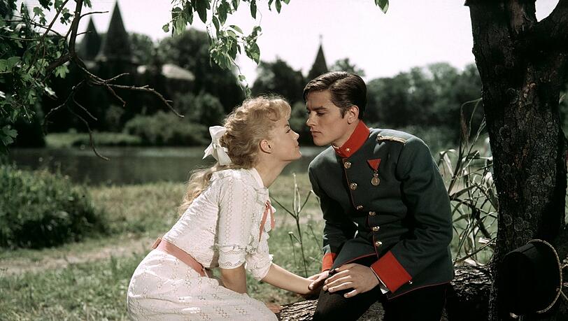 Beginn einer Liebe und Alain Delons Karriere: Mit Romy Schneider in "Christine" (1958). Beginn einer Liebe und Alain Delons Karriere: Mit Romy Schneider in "Christine" (1958).