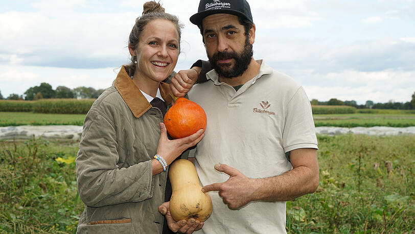 Der Bauer Mogli und seine Frau Antonie bauen nicht nur Gemüse an. Der Bauer Mogli und seine Frau Antonie bauen nicht nur Gemüse an.