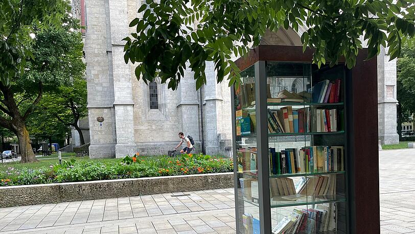 Der Wunsch nach einem Bücherschrank am St.-Pauls-Platz kam von den Anwohnern selbst. 10.000 Euro bewilligte der BA aus dem Budget. Der Wunsch nach einem Bücherschrank am St.-Pauls-Platz kam von den Anwohnern selbst. 10.000 Euro bewilligte der BA aus dem Budget.