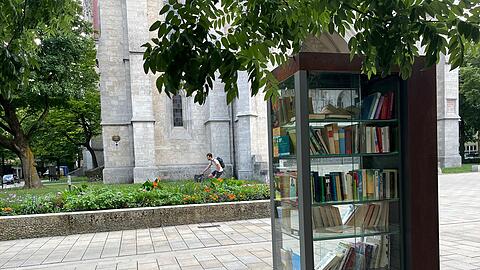 Der Wunsch nach einem Bücherschrank am St.-Pauls-Platz kam von den Anwohnern selbst. 10.000 Euro bewilligte der BA aus dem Budget.