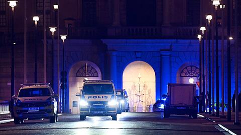 Vor dem Königsschloss in Stockholm ereignete sich am Dienstagabend ein Polizeieinsatz. Vor dem Königsschloss in Stockholm ereignete sich am Dienstagabend ein Polizeieinsatz.
