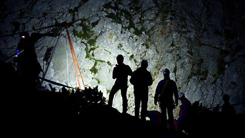 Sie ist die tiefste Höhle Deutschlands: Am Dienstag ist eine 45-Jährige in der Untersberg-Höhle ums Leben gekommen. (Archivbild) Sie ist die tiefste Höhle Deutschlands: Am Dienstag ist eine 45-Jährige in der Untersberg-Höhle ums Leben gekommen. (Archivbild)