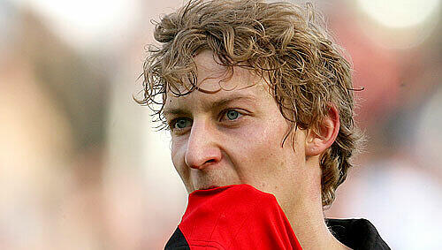 Der Leverkusener Stefan Kießling nach seinem Eigentor. Der Leverkusener Stefan Kießling nach seinem Eigentor.