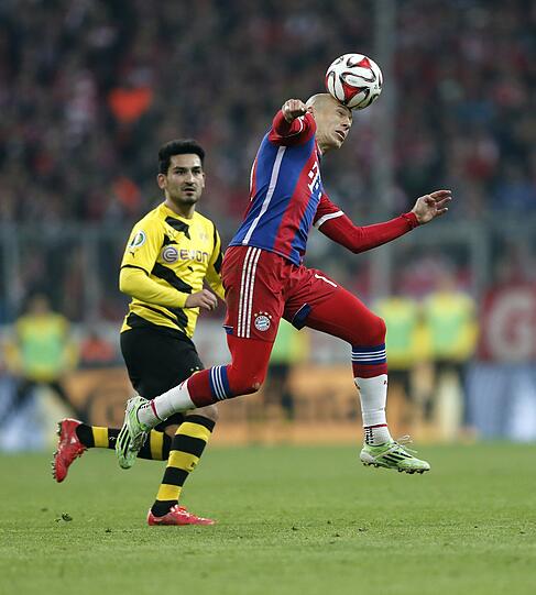 Arjen Robben spielte die vielleicht beste Saison seiner Karriere, fiel in den entscheidenden Spielen zu Saisonende aber aus. Wahrscheinlichstes Szenario: Die Bayern werden ihn halten, aber über einen adäquaten Ersatz nachdenken.